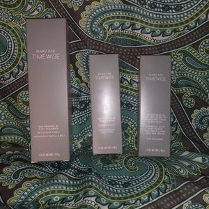 BRAND NEW IN BOX MaryKay time wise set